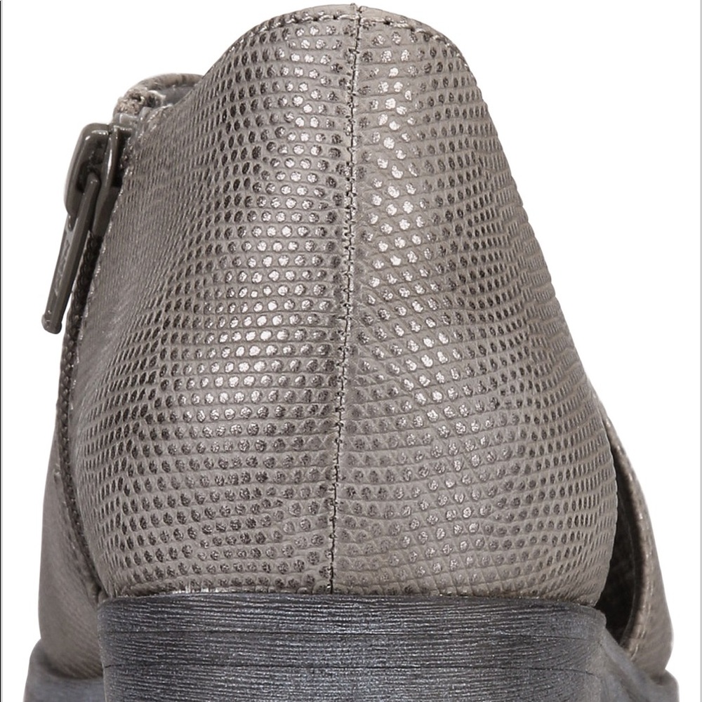 Baretraps | Sedina Flat Side Cut Sandal - Picture 6 of 8